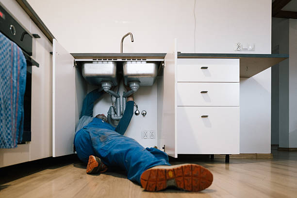 Professional Emergency Plumber technician working in Murray, NE